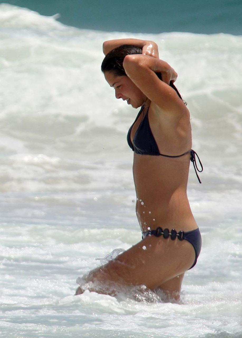 10P Ana Ivanovic looking very sexy and showing her body in bikini paparazzi pictures