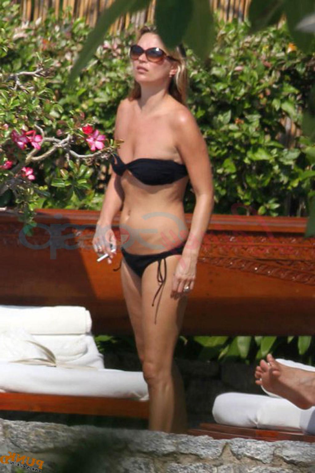 16P Kate Moss exposing her fucking sexy body and hot ass in black bikini