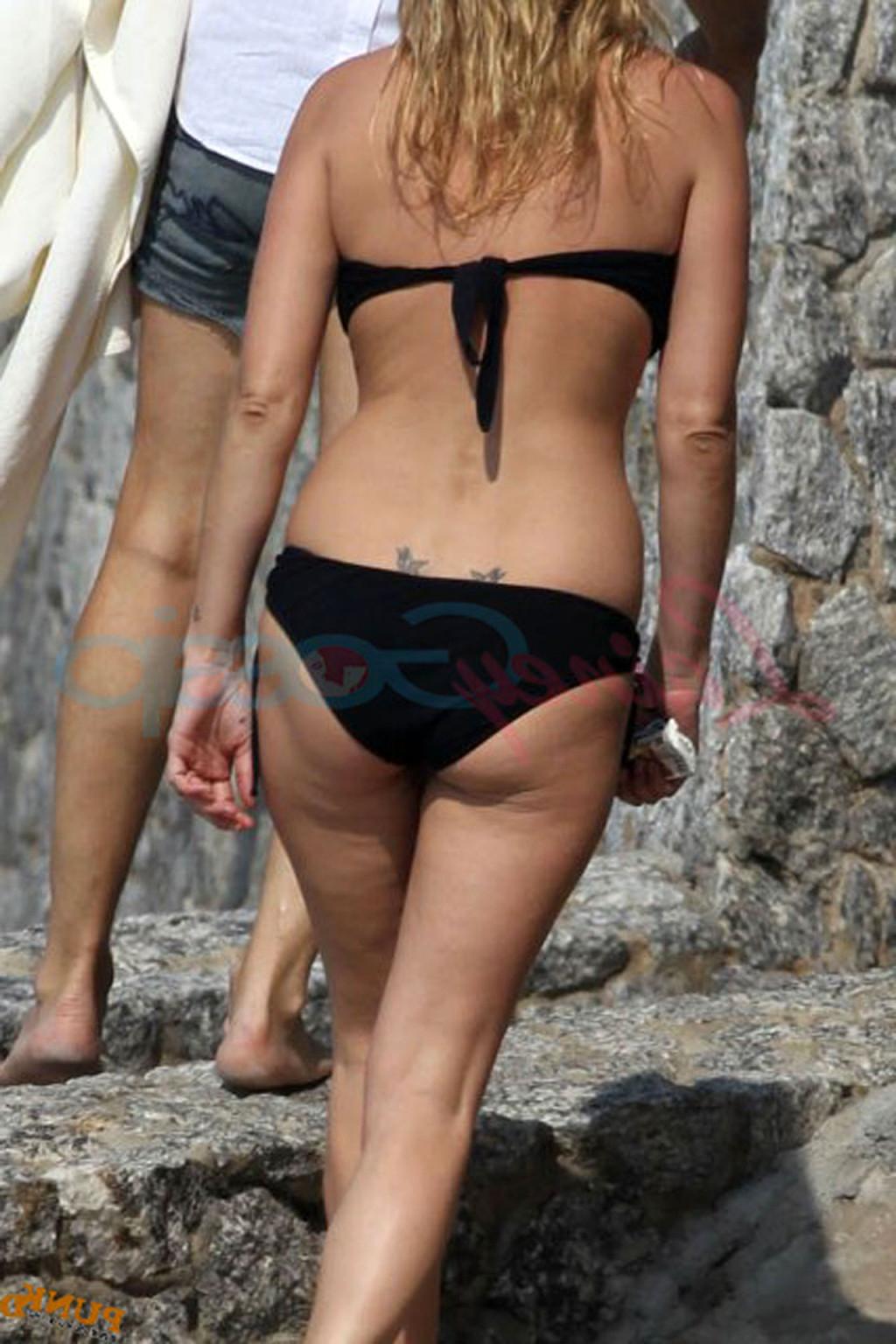 16P Kate Moss exposing her fucking sexy body and hot ass in black bikini