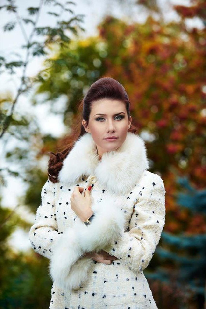 10P Russian spy Anna Chapman exposing her nice boobs in personal photos