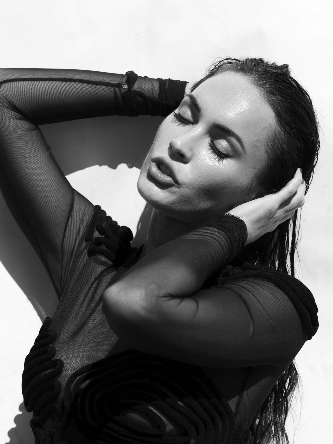 16P Megan Fox looking very sexy in Alexei Hay photoshoot