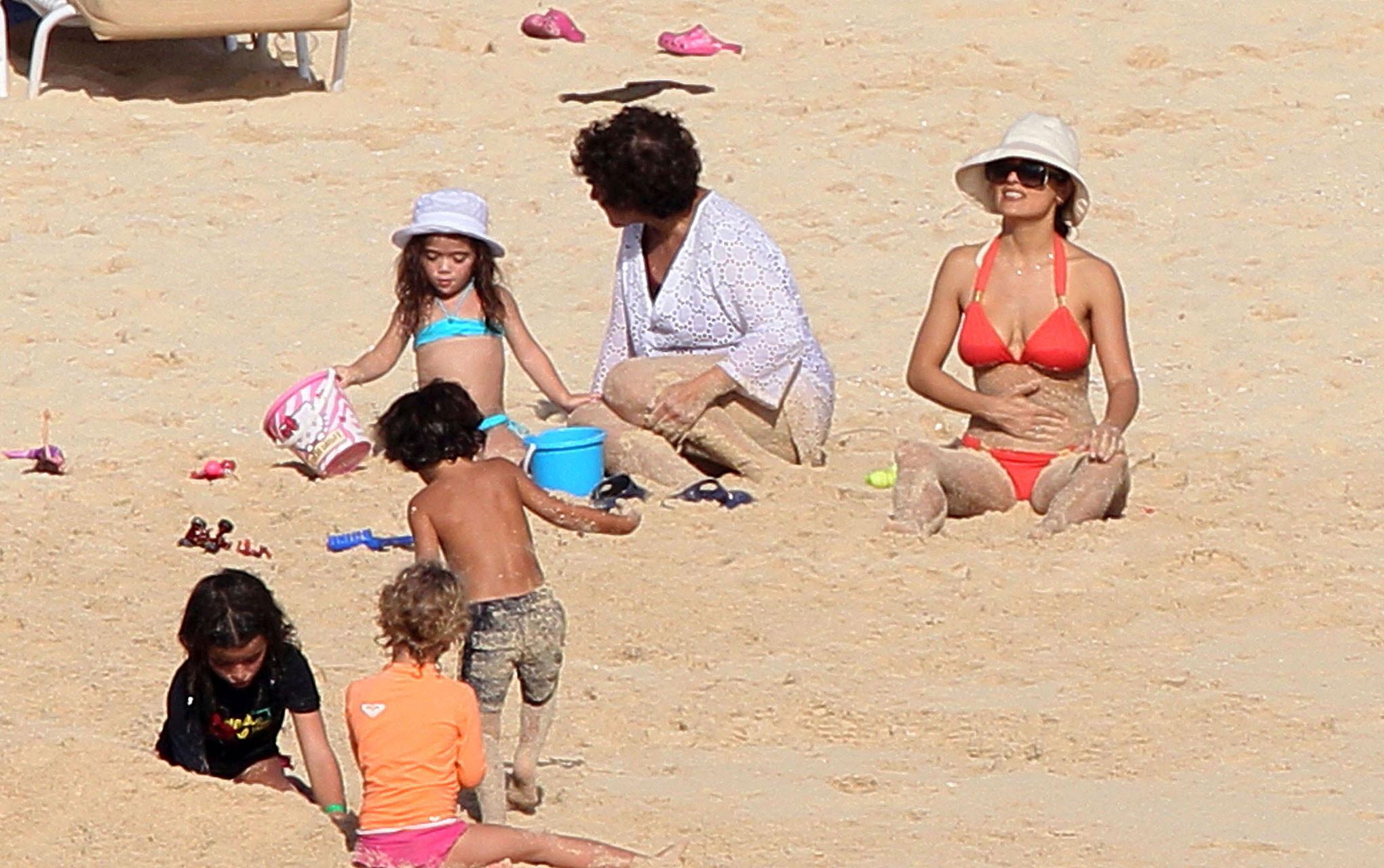 16P Salma Hayek exposing sexy body and huge boobs in red bikini on beach
