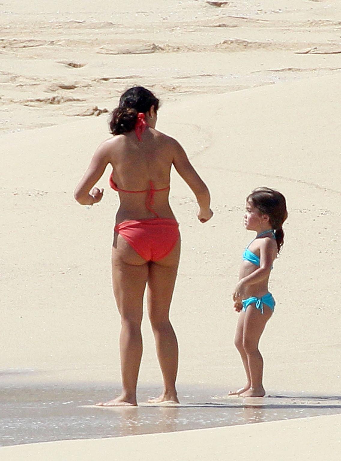 16P Salma Hayek exposing sexy body and huge boobs in red bikini on beach