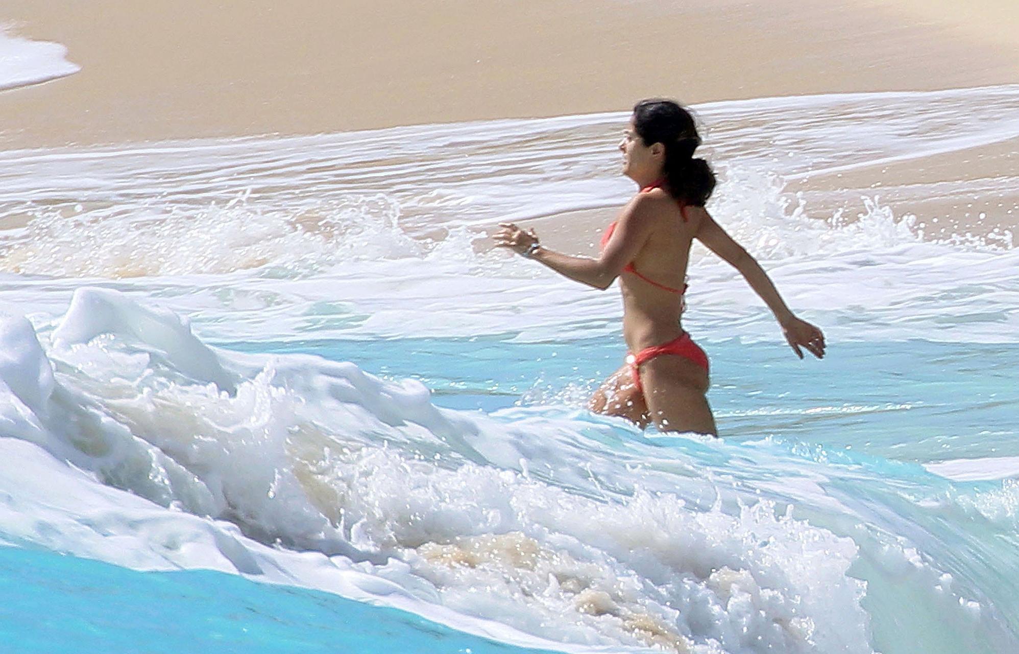 16P Salma Hayek exposing sexy body and huge boobs in red bikini on beach