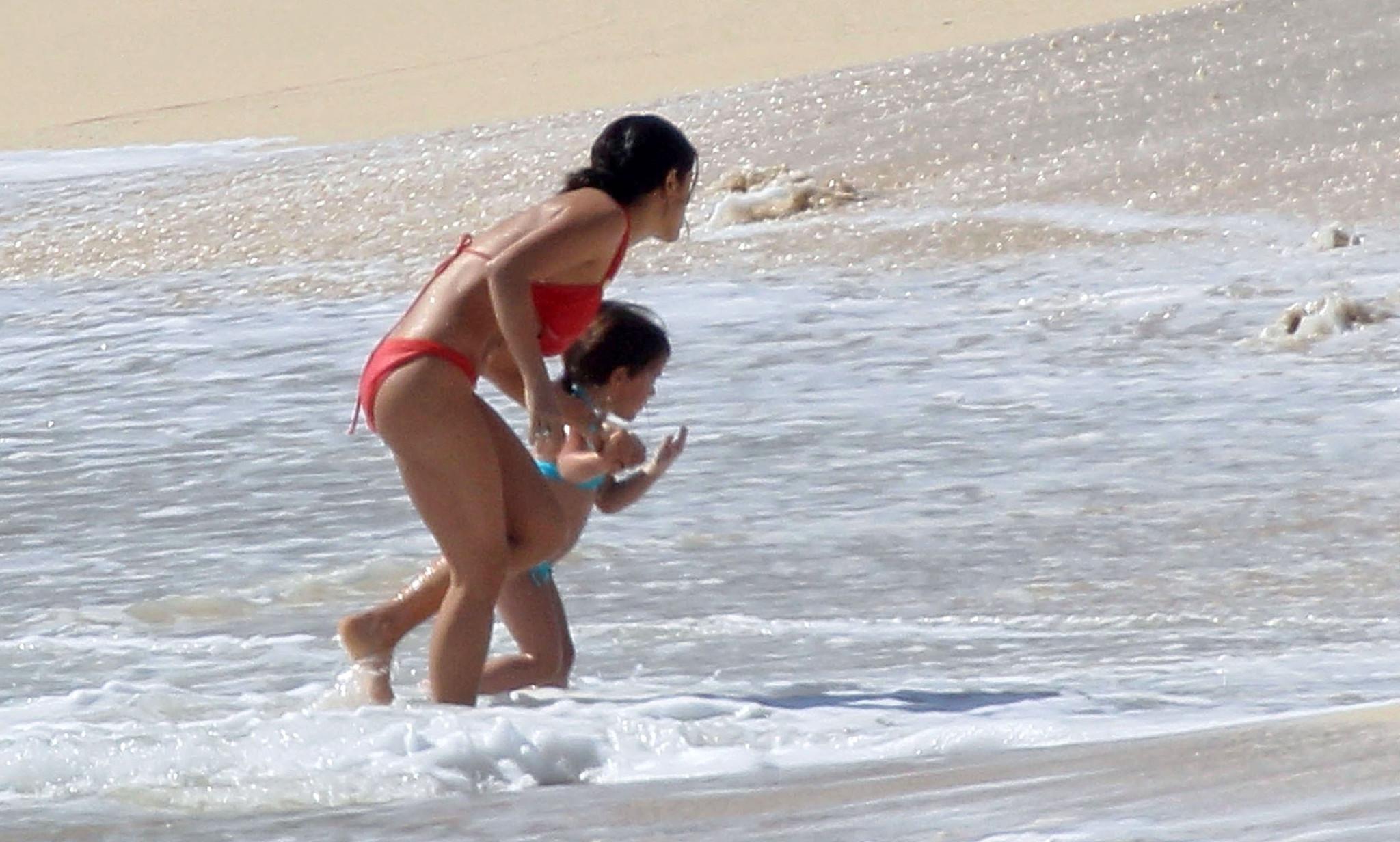 16P Salma Hayek exposing sexy body and huge boobs in red bikini on beach
