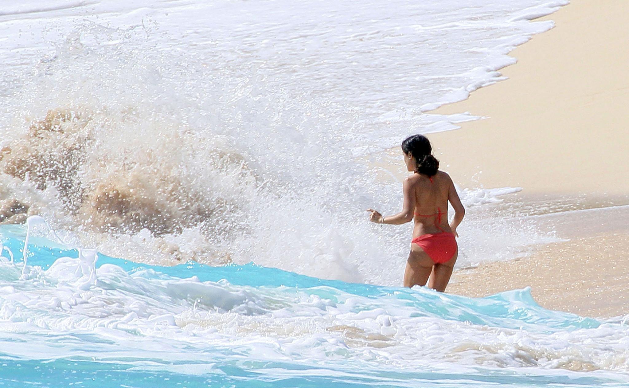 16P Salma Hayek exposing sexy body and huge boobs in red bikini on beach