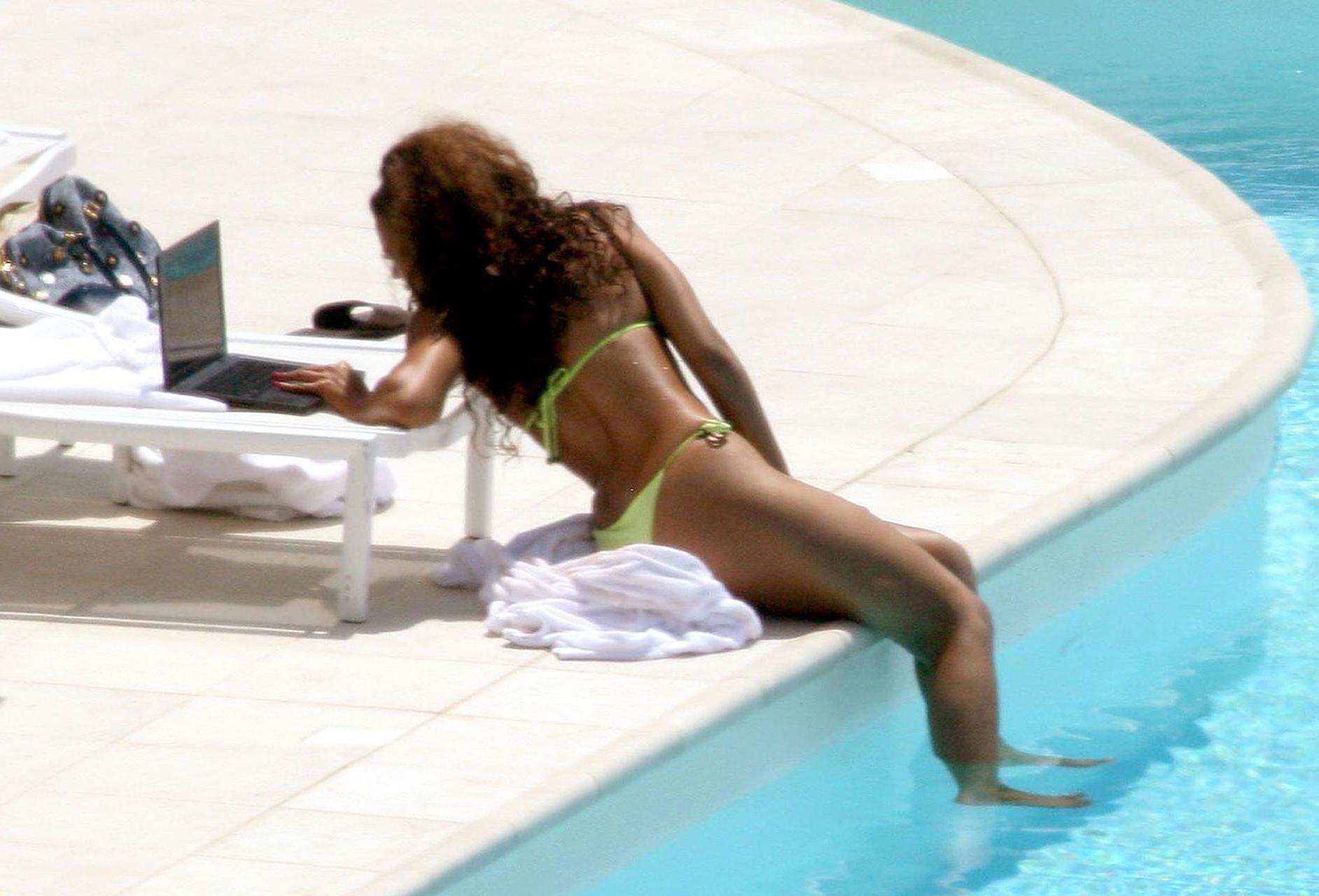 16P Beyonce Knowles exposing her sexy body in green bikini on pool