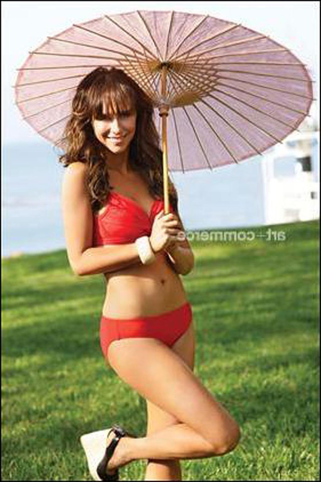 16P Jennifer Love Hewitt posing in bikini and showing her huge boobs