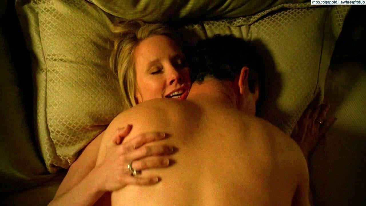 10P Anne Heche exposing her nice big boobs and fucking hard in nude movie scenes
