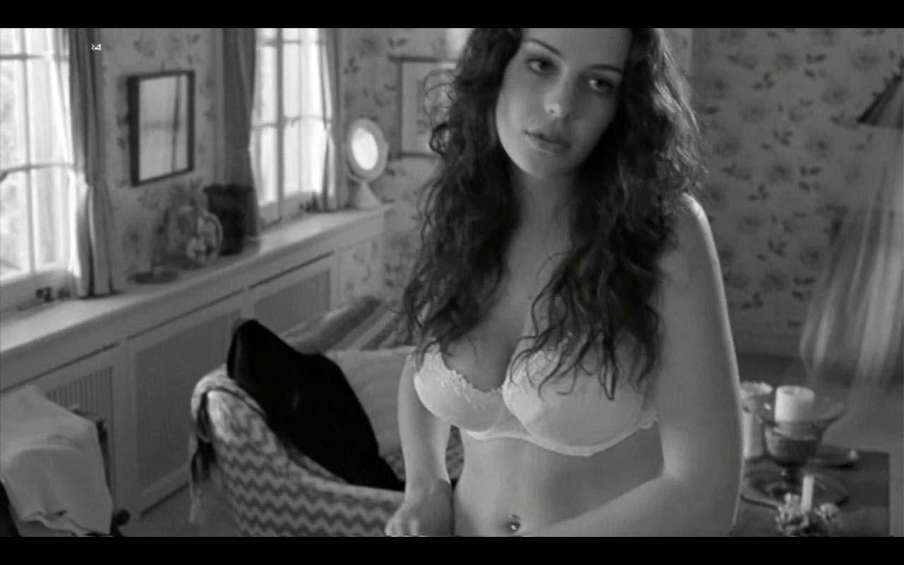 10P Jessica Pare showing her nice big boobs in nude movie scenes
