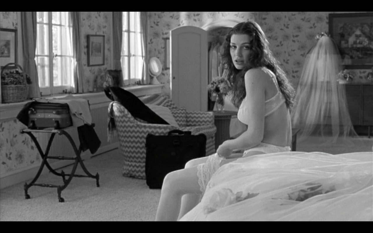 10P Jessica Pare showing her nice big boobs in nude movie scenes