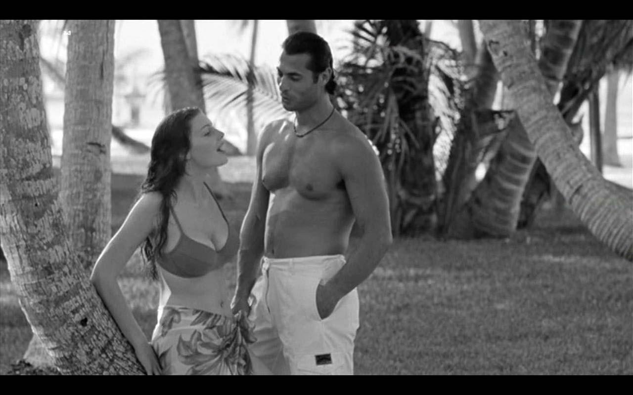 10P Jessica Pare showing her nice big boobs in nude movie scenes