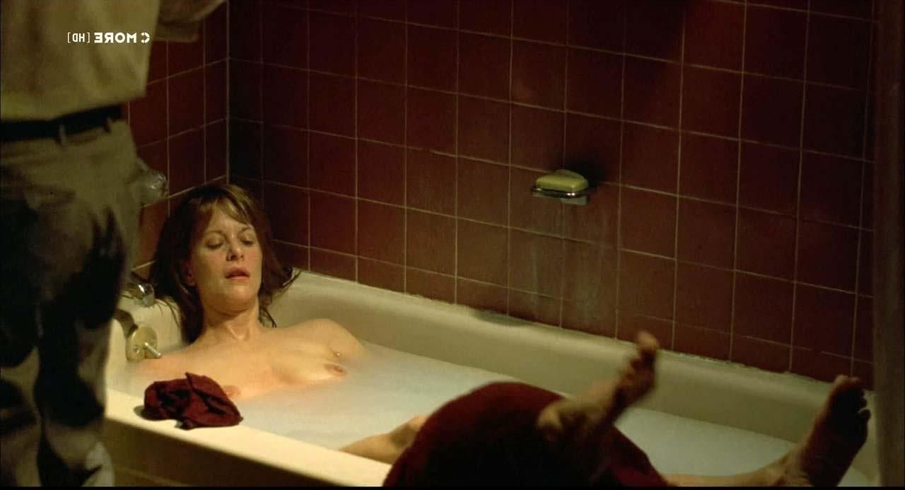 10P Meg Ryan exposing her nice tiny boobs in nude movie scenes