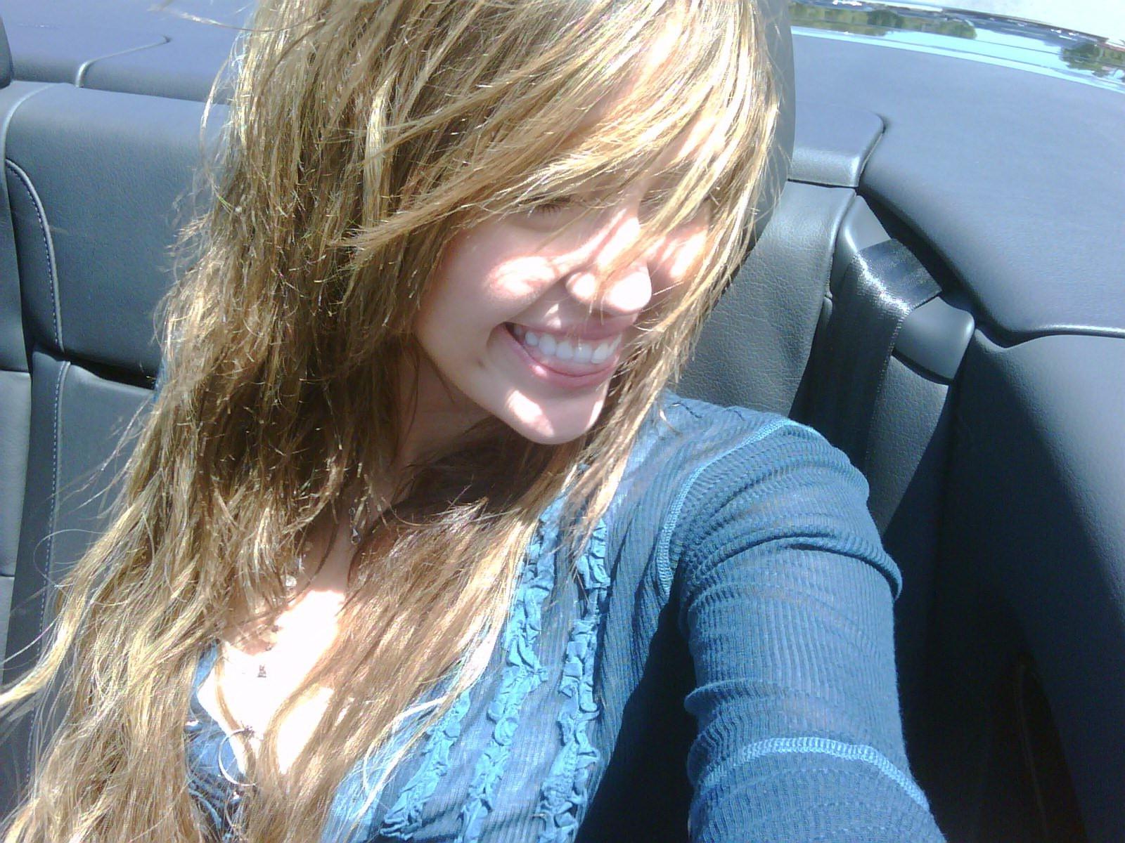 16P Miley Cyrus leaked sexy personal pics from her cell phone