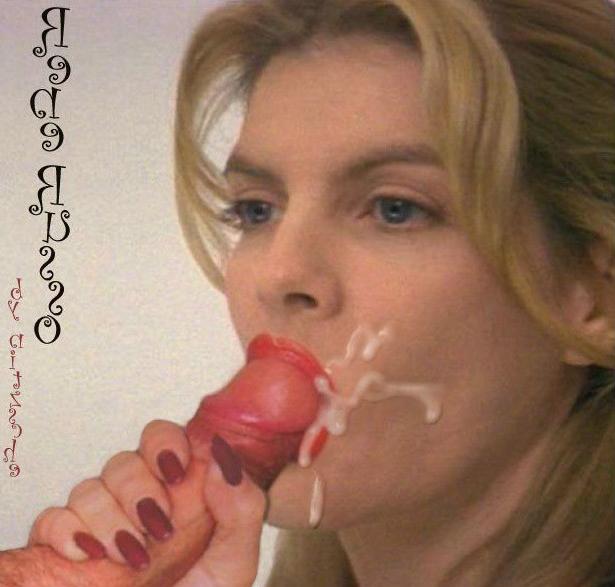 16P Hottie celebrity Rene Russo enjoying sucking huge stiff cock