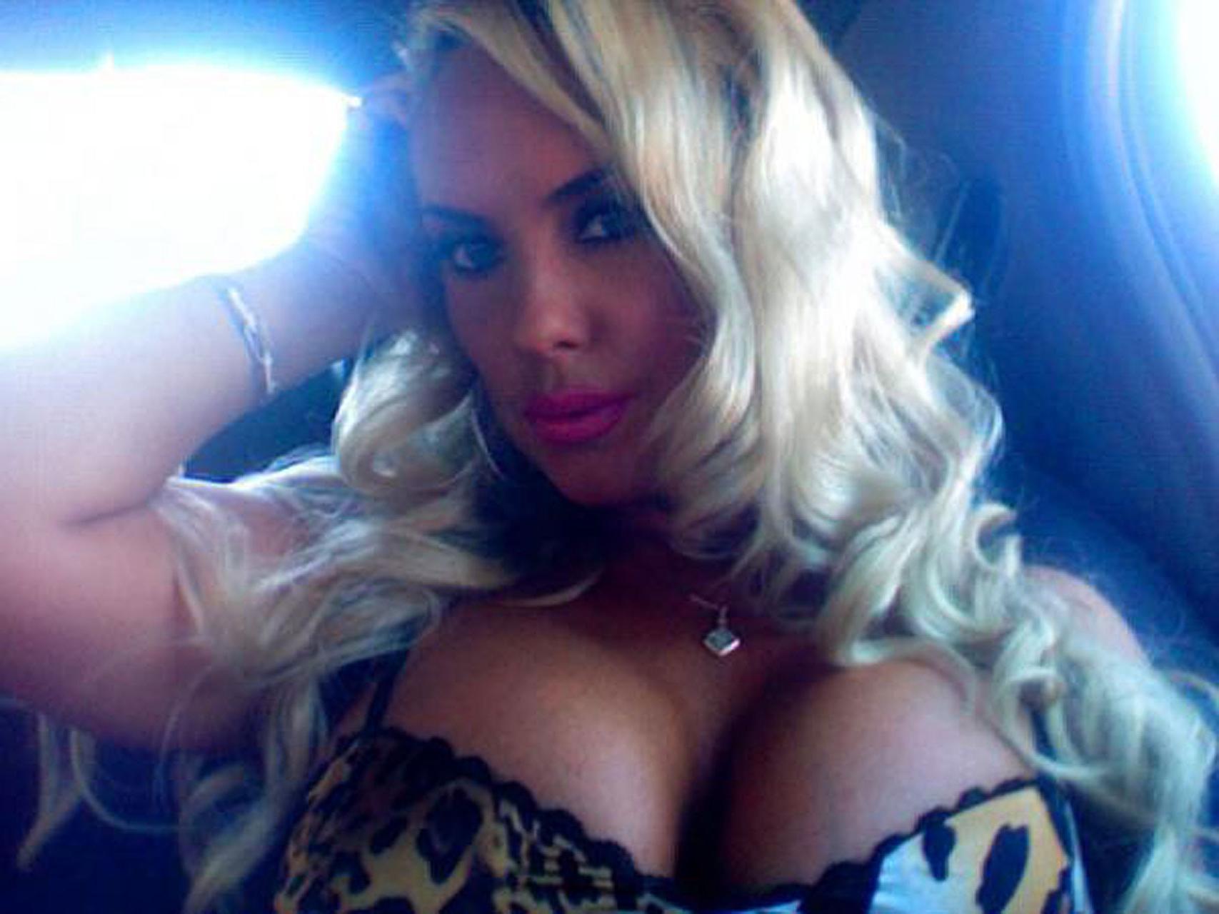 16P Nicole CoCo Austin exposing nude body and fucking hot ass in thong