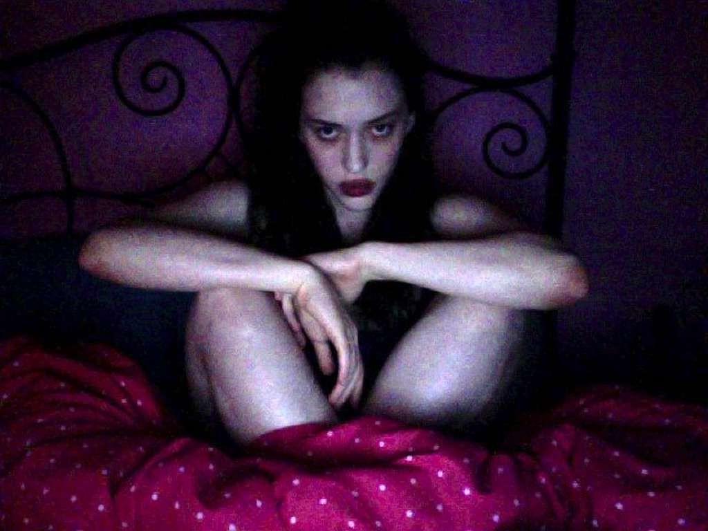 10P Kat Dennings exposing her nice big boobs in leaked cell phone pictures