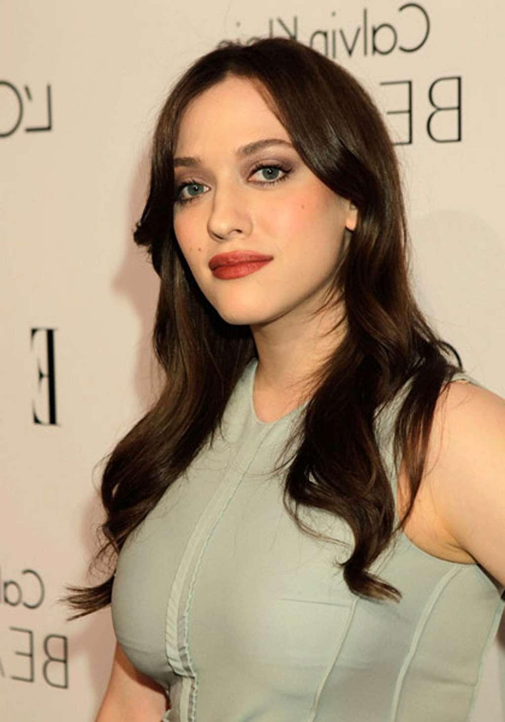 10P Kat Dennings exposing her nice big boobs in leaked cell phone pictures