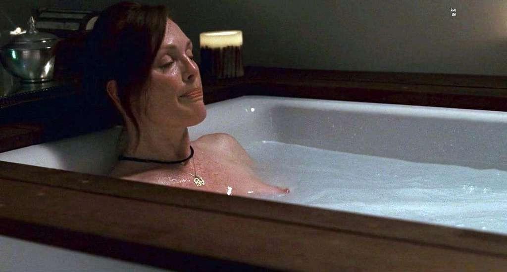 10P Julianne Moore exposing her nice big boobs and fucking with some guy