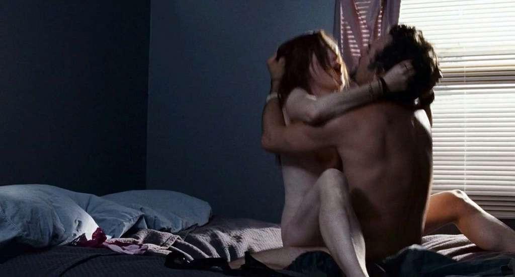 10P Julianne Moore exposing her nice big boobs and fucking with some guy
