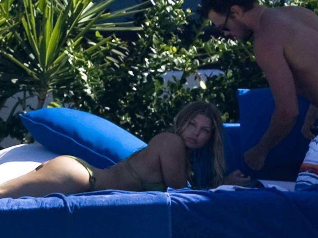 16P Stacy Ferguson exposing fucking sexy body and hot ass in bikini on beach