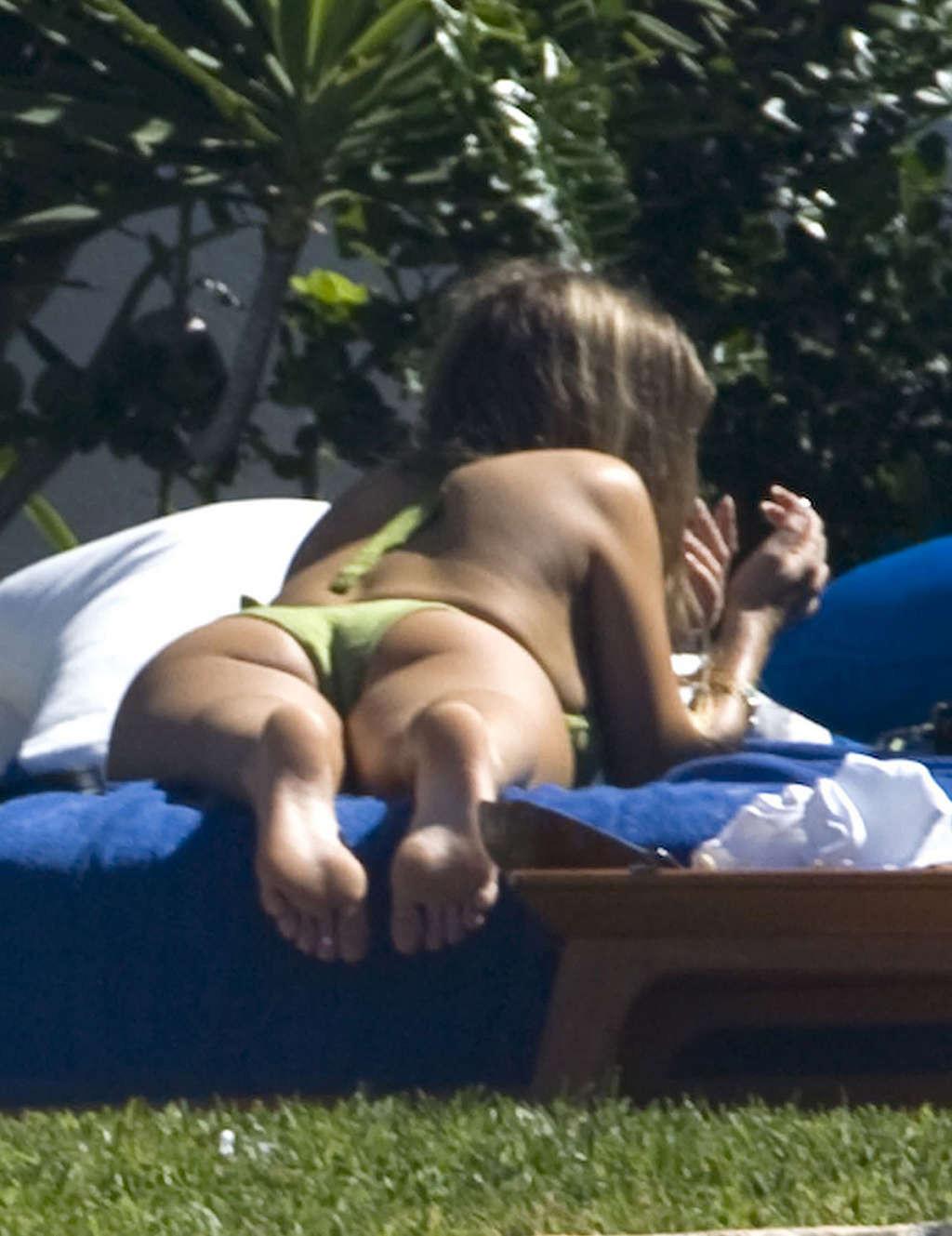 16P Stacy Ferguson exposing fucking sexy body and hot ass in bikini on beach