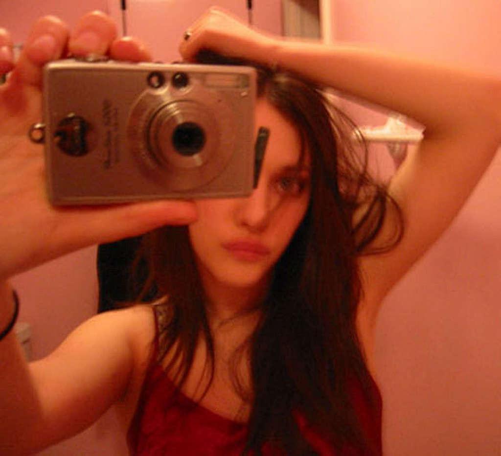 16P Kat Dennings exposing sexy nude body and huge boobs on private photos