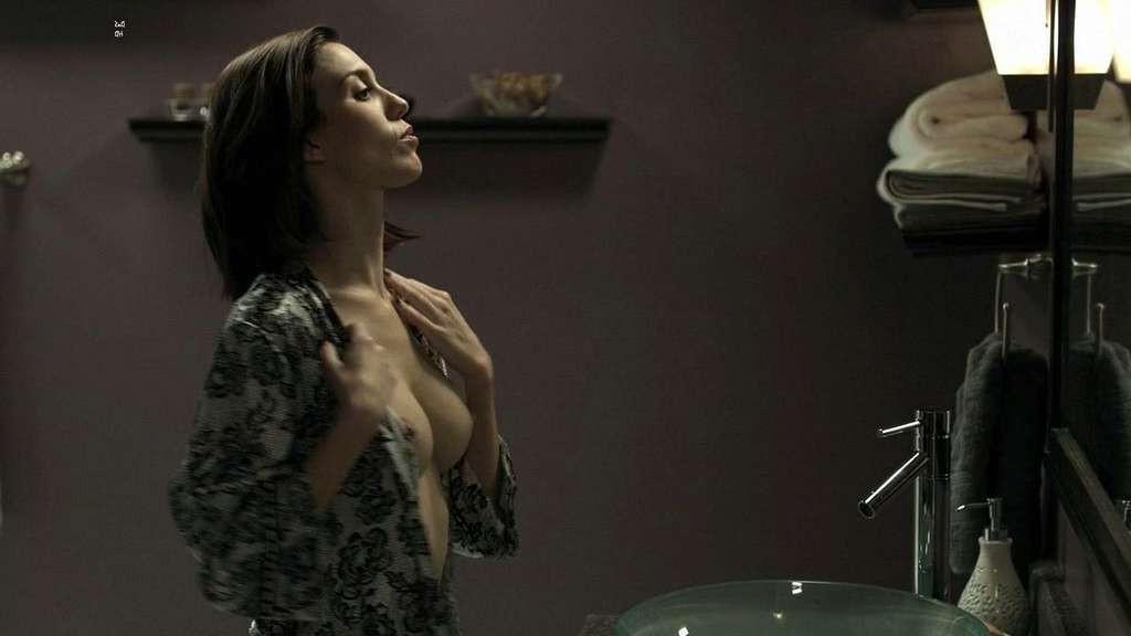 10P Christy Carlson exposing her nice big boobs and great ass in nude movie scenes