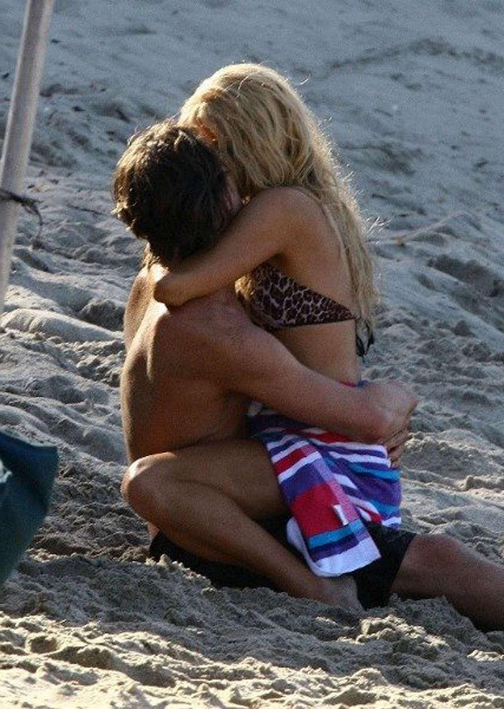 16P Paris Hilton looking very sexy and geting fuck with some boy on beach