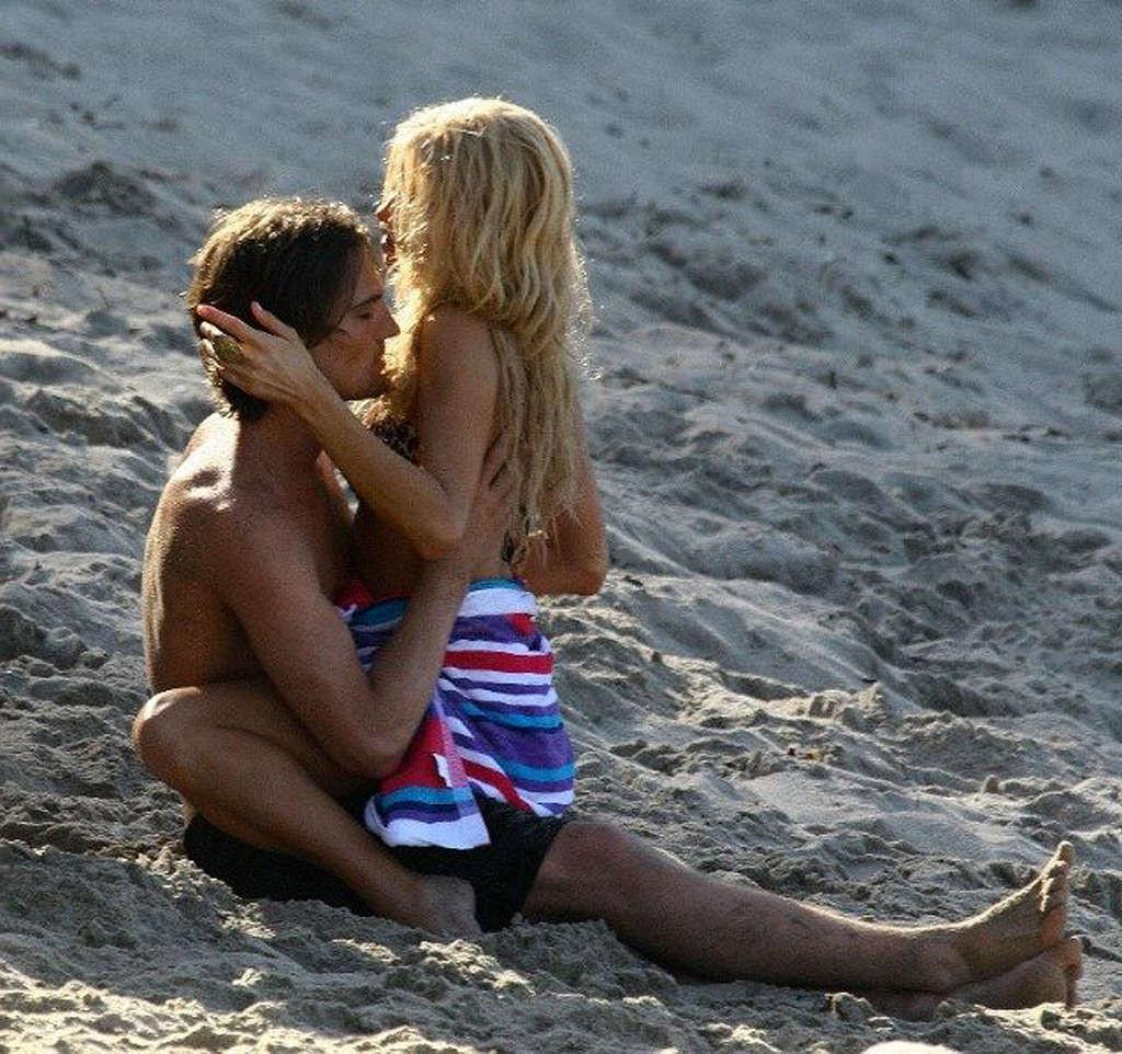16P Paris Hilton looking very sexy and geting fuck with some boy on beach
