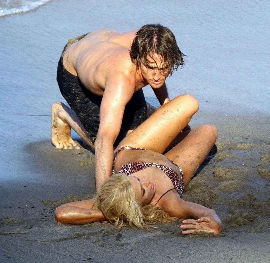 16P Paris Hilton looking very sexy and geting fuck with some boy on beach