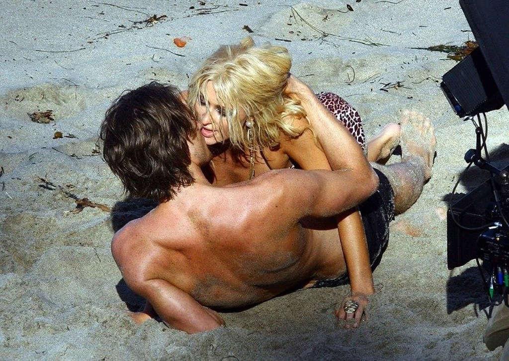 16P Paris Hilton looking very sexy and geting fuck with some boy on beach