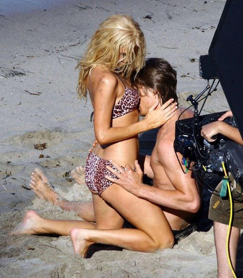 16P Paris Hilton looking very sexy and geting fuck with some boy on beach