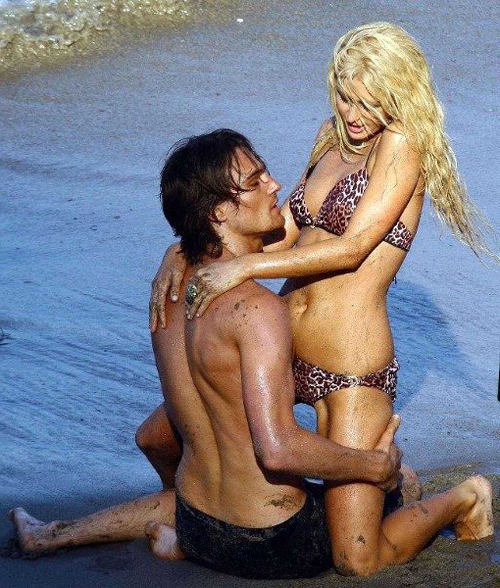 16P Paris Hilton looking very sexy and geting fuck with some boy on beach