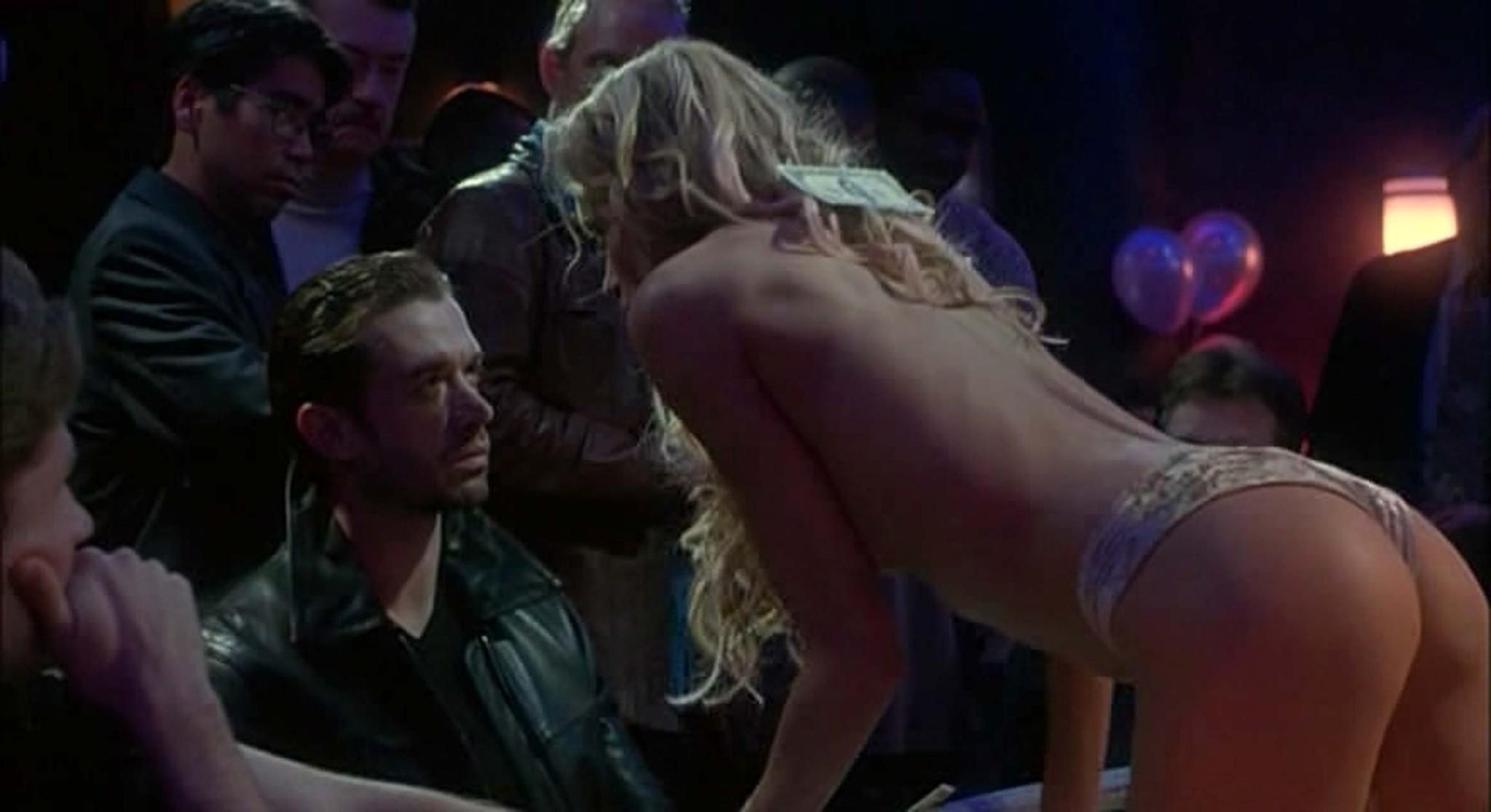 10P Daryl Hannah exposing her nice small tits in nude movie scenes