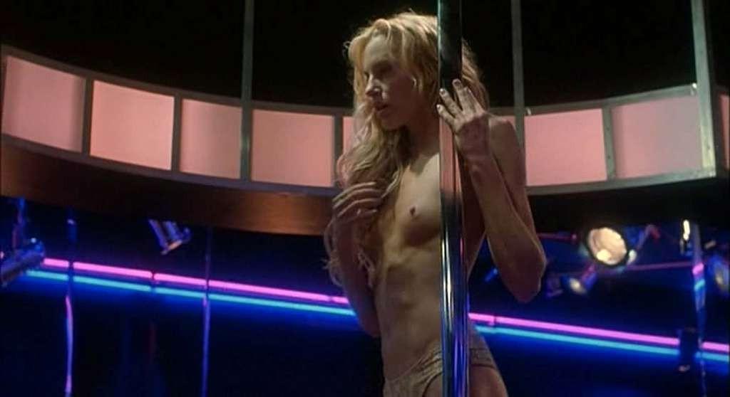 10P Daryl Hannah exposing her nice small tits in nude movie scenes