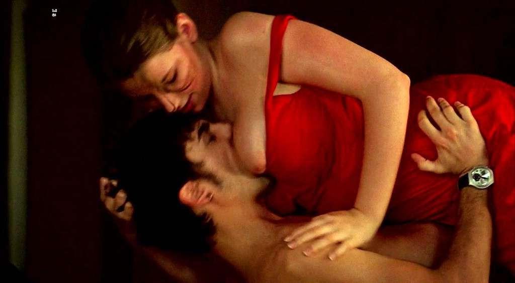 10P Miriam Giovanelli exposing her nice big boobs in nude movie scenes