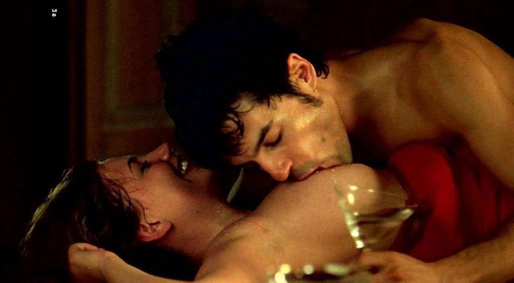 10P Miriam Giovanelli exposing her nice big boobs in nude movie scenes