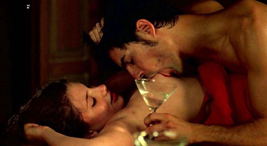 10P Miriam Giovanelli exposing her nice big boobs in nude movie scenes