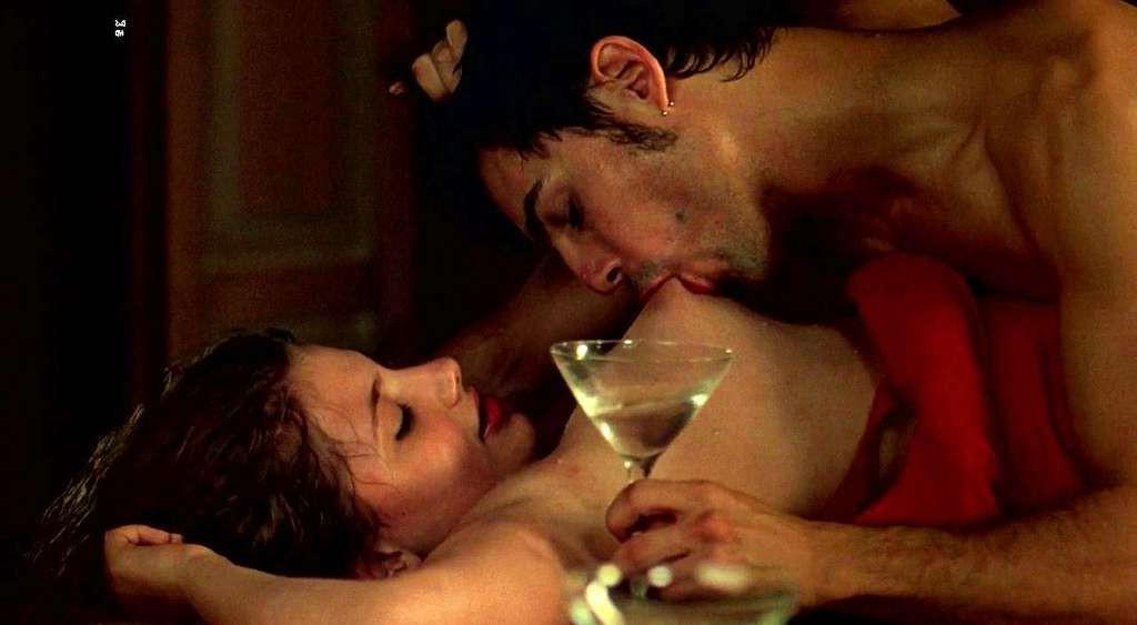 10P Miriam Giovanelli exposing her nice big boobs in nude movie scenes