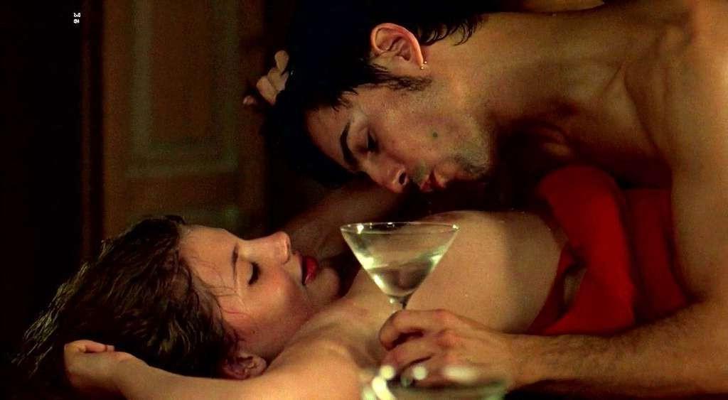 10P Miriam Giovanelli exposing her nice big boobs in nude movie scenes