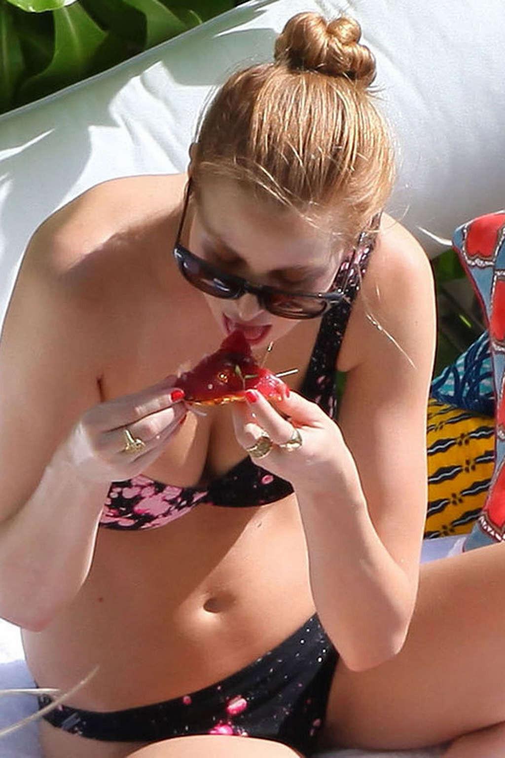 16P Whitney Port making love with her boyfriend paparazzi photos