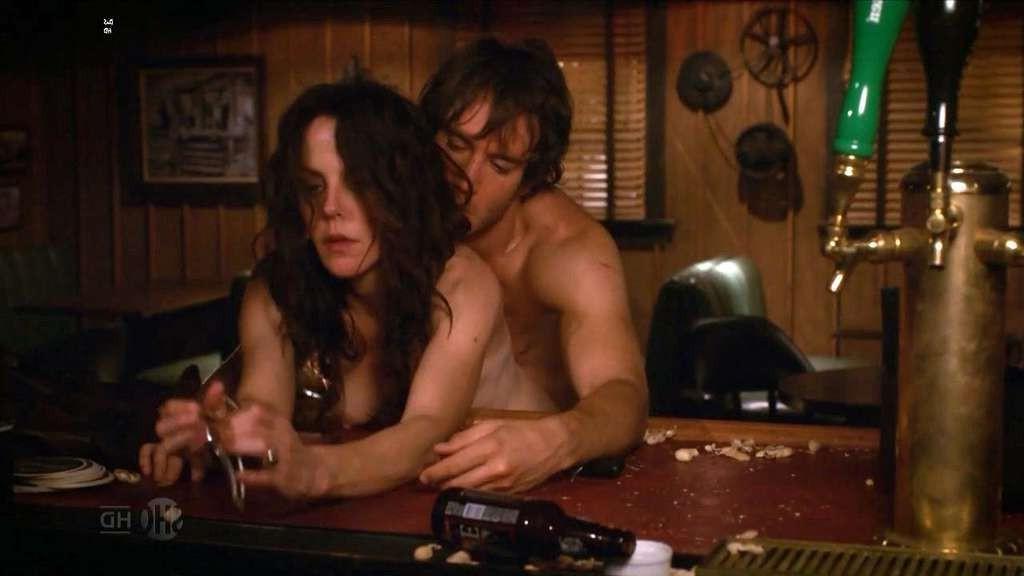 10P Mary Louise Parker exposing her nice big boobs and fucking hard in nude movie sc
