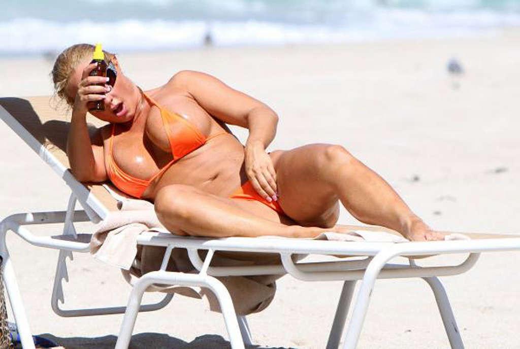 16P Nicole Coco Austin exposing sexy body and hot ass in thong on beach