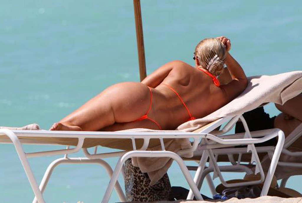 16P Nicole Coco Austin exposing sexy body and hot ass in thong on beach