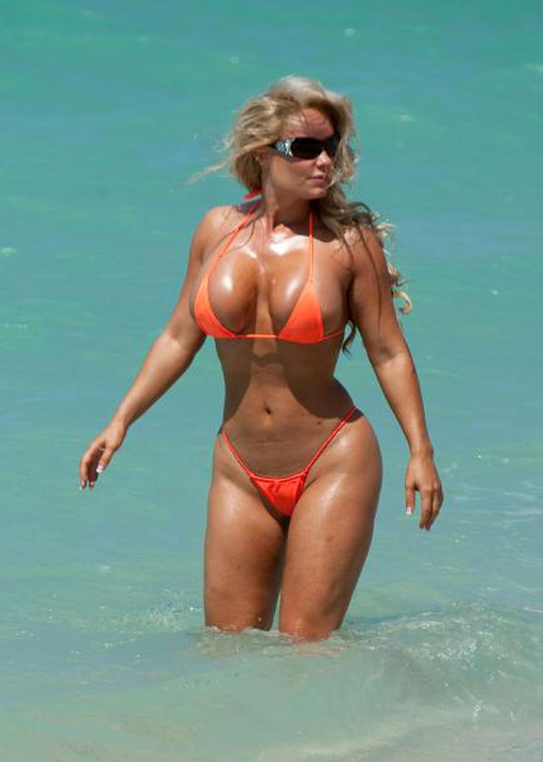16P Nicole Coco Austin exposing huge boobs and sexy ass in thong