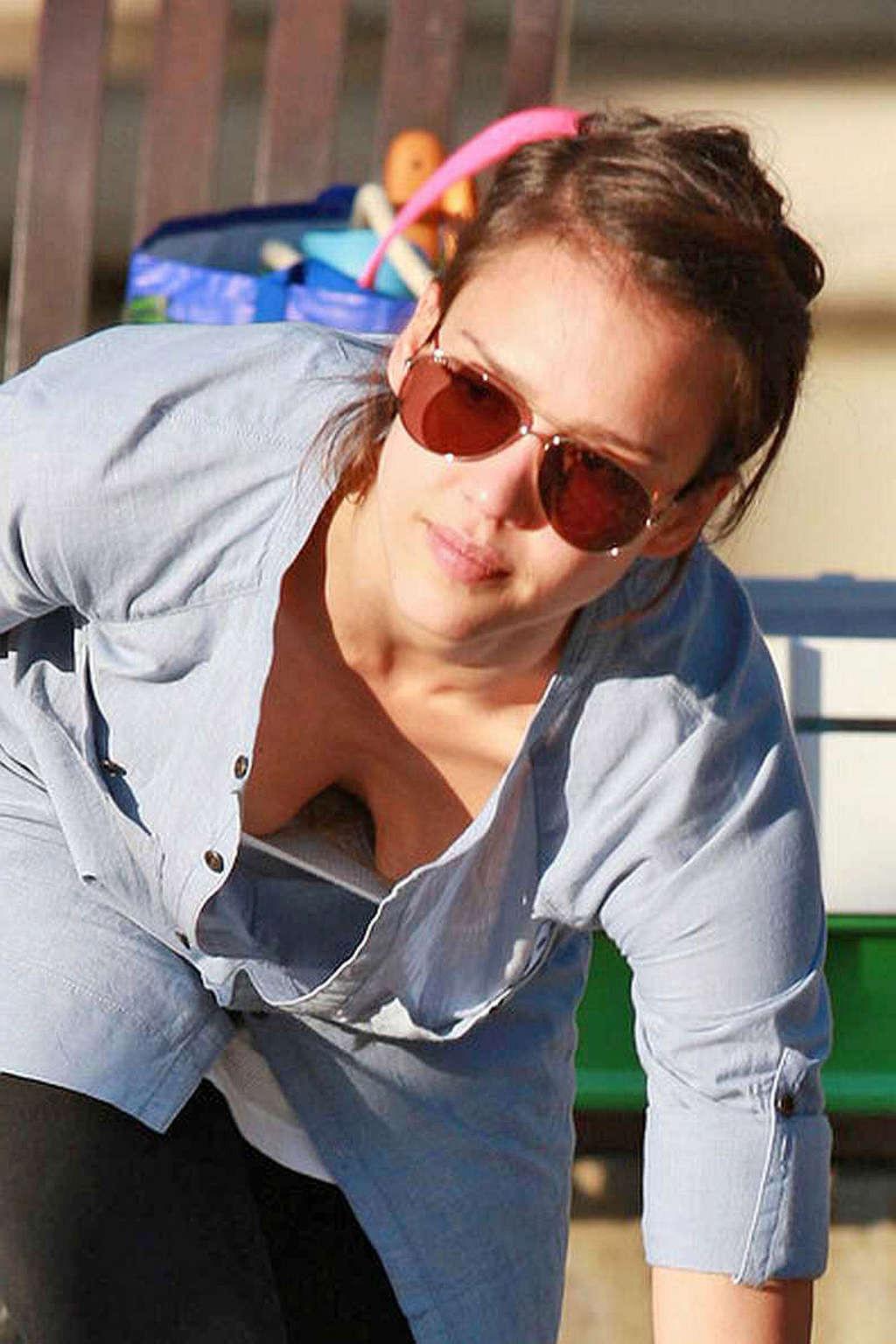 16P Jessica Alba posing nude and showing sexy ass under the shower