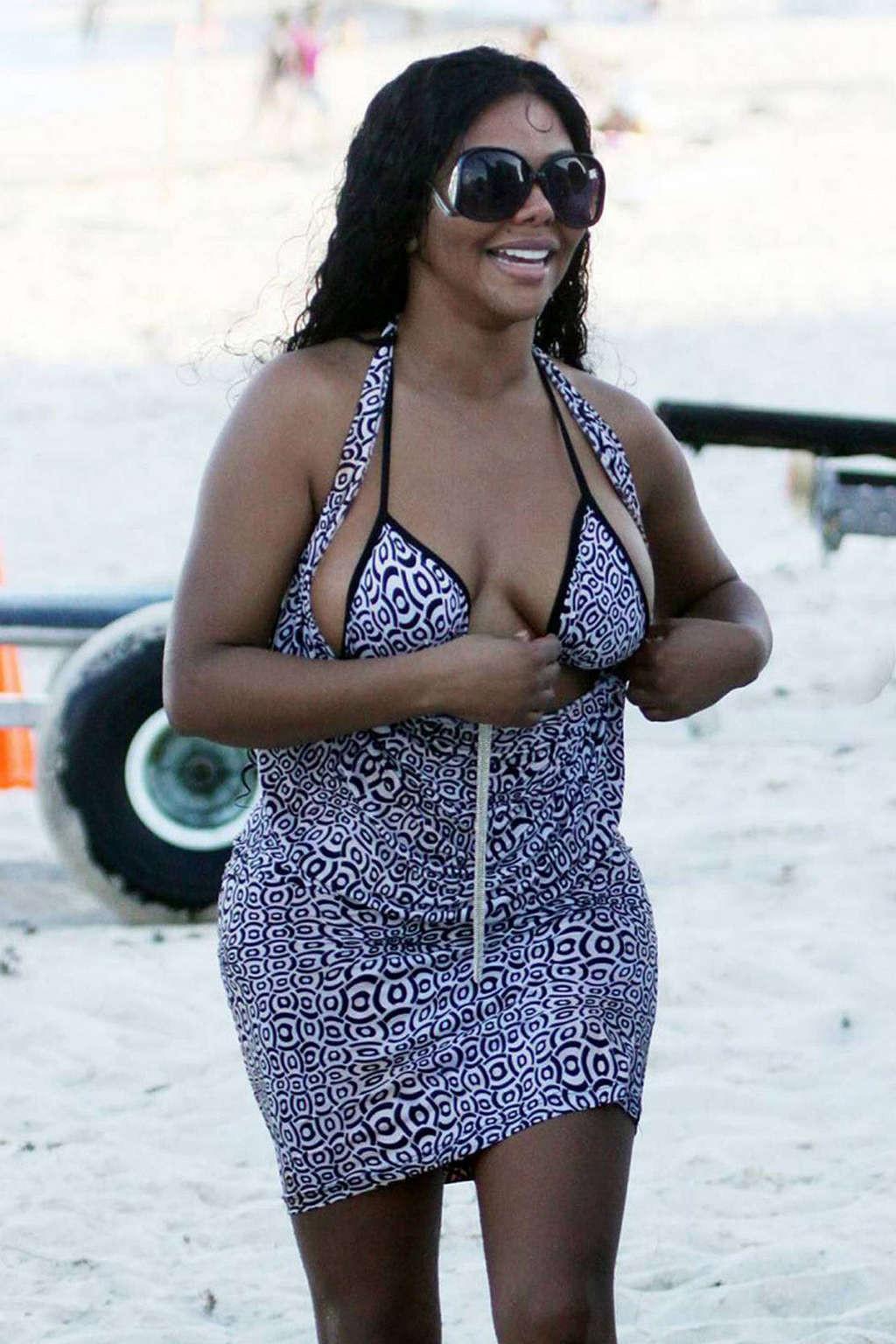16P Lil Kim fucking sexy and hot nipple slip and upskirt paparazzi photos