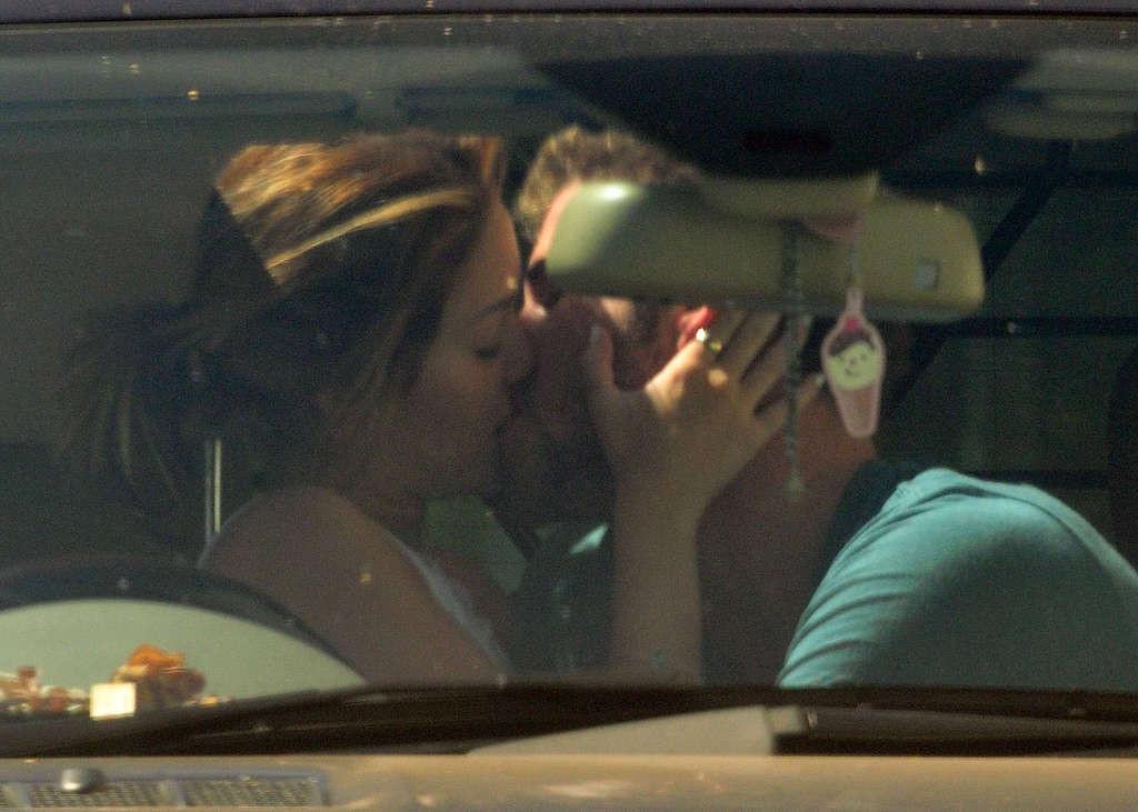 16P Miley Cyrus exposing her fucking sexy body and hot ass on private photos
