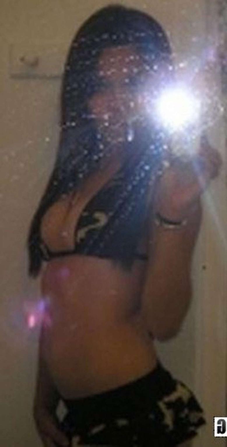 16P Miley Cyrus exposing her fucking sexy body and hot ass on private photos